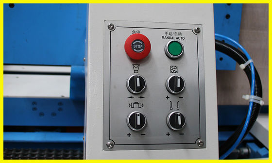Macchina automatica per la tornitura e l'accumulo di cartoni con allineamento ad aria