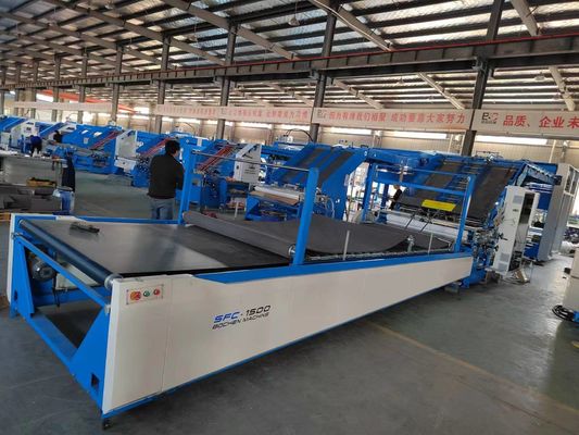 Macchina di laminazione ondulata con regolazione con un clic della correzione servo del rilevamento automatico