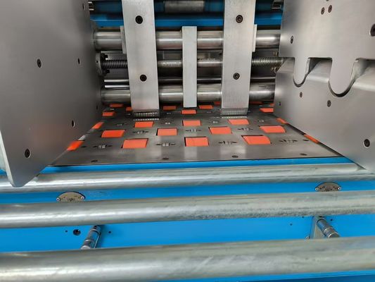 Macchina laminatrice a flauto ad alta velocità con tecnologia di servocorrezione automatica GFS1500 per la laminazione ondulata