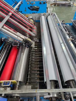 Macchina di laminazione servo a alta velocità da foglio a foglio 5 pli per carta ondulata con correzione automatica e tecnologia di controllo servo