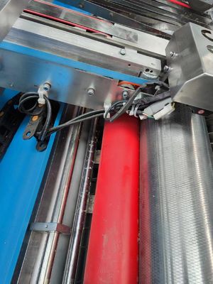 Macchina per la laminazione a fluo a 5 strati con servocontrollo per la laminazione di carta ondulata e la produzione di prodotti laminati più volte