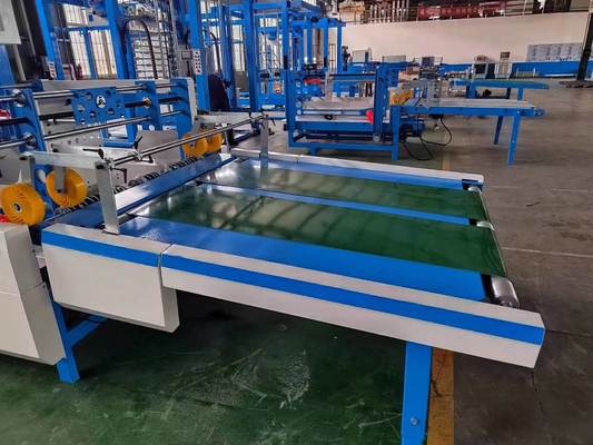 Macchina impilatrice automatica a ribaltamento che integra tavolo carta lento e componenti di sistema per la svolgitura e l'impilamento di flauto in produzione di imballaggi