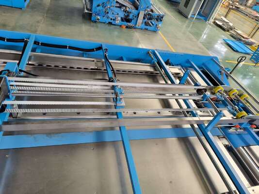 Macchina Laminatrice a Flauto ad Alta Velocità per la Produzione di Scatole di Cartone con Ridotto Consumo di Colla e Struttura Senza Pressione di Alimentazione