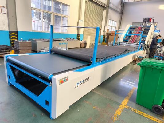 Macchina per la laminazione a fluo ad alta velocità da foglio a foglio a 5 strati con controllo servo per la laminazione di carta ondulata in configurazioni multipli