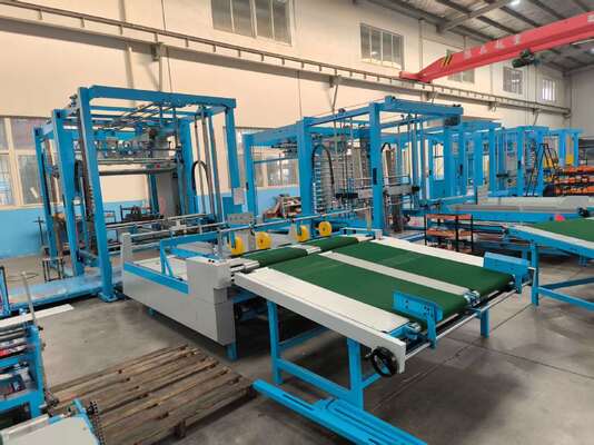 Macchina impilatrice automatica a ribaltamento progettata per migliorare la produzione di cartone ondulato automatizzando i processi di conteggio, rotazione e impilamento della carta